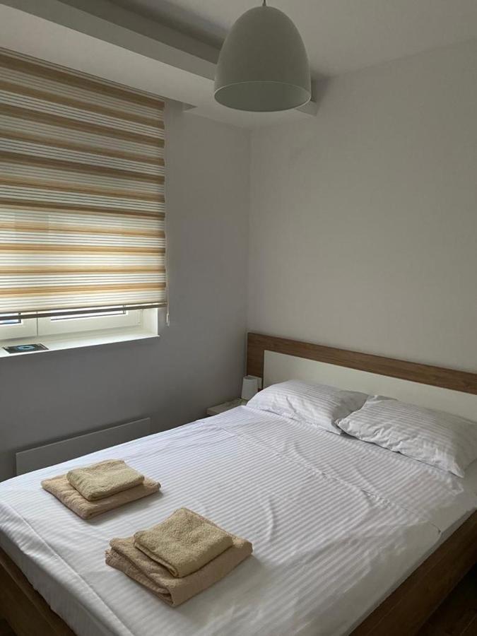 13 Apartment *