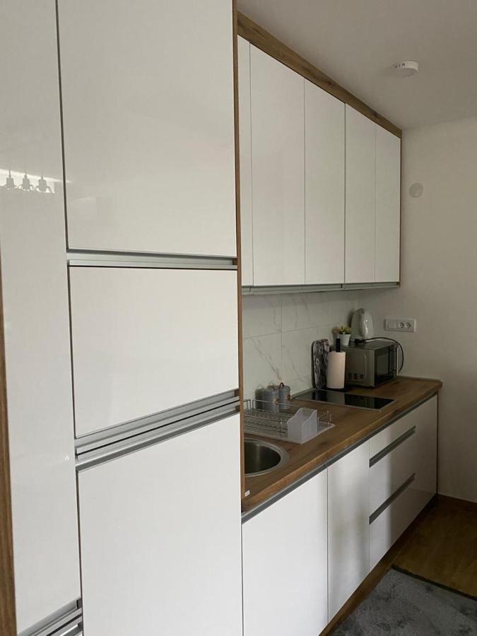 13 Apartment *